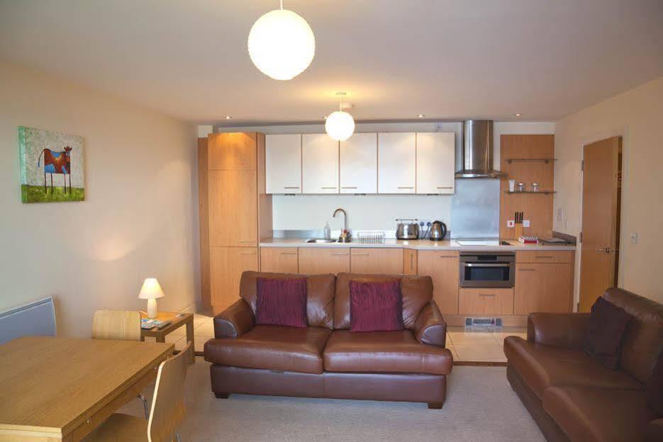Bayview Apartments Sports Village Cardiff Free Parking & Free Wi Fi Kültér fotó